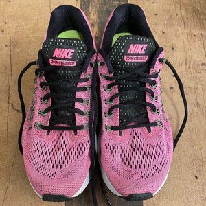 Size 9.5 Nike Zoom Pegasus 32